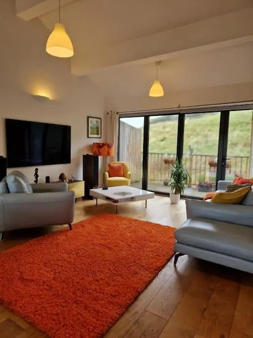 Spacious Hilltop Home Above Hebden Bridge 0*,