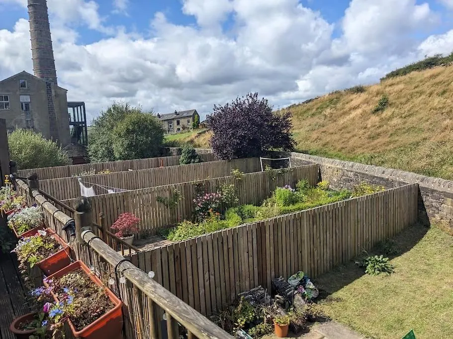 Spacious Hilltop Home Above Hebden Bridge 0*,
