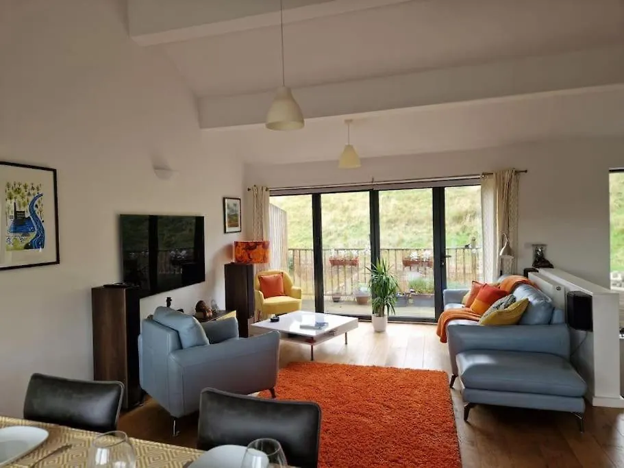 Spacious Hilltop Home Above Hebden Bridge